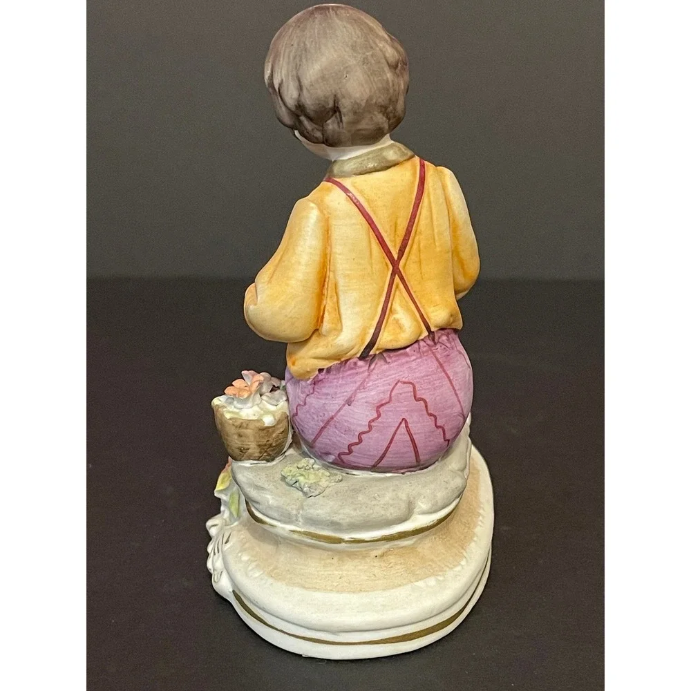 Vintage Napcoware Porcelain Figurine Little‎ Boy Flowers Squirrel C 3673